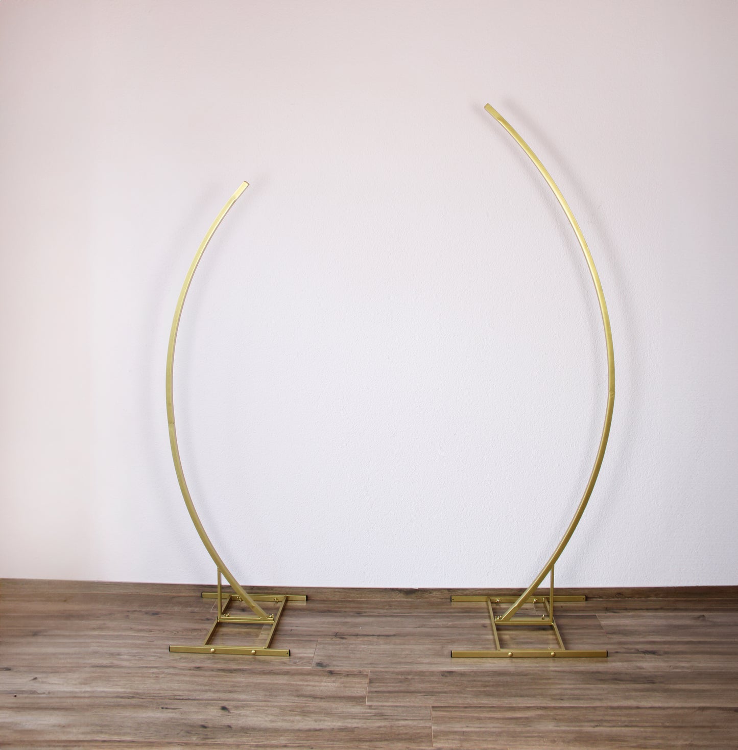 Metal wedding stands for flowers. Purchase from "Arches for you" and get free standard shipping.