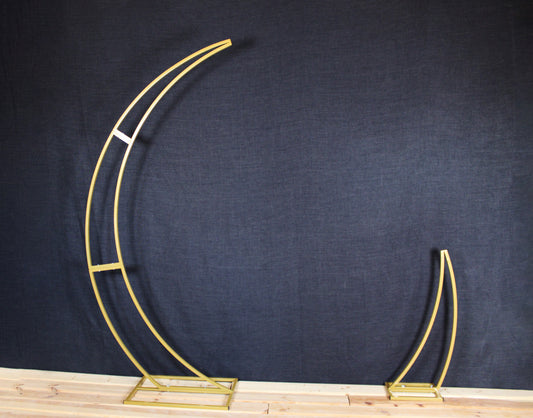 Moon shaped metal wedding arch
